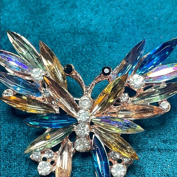 Elegant Multicolor Butterfly Brooch - Picture 2 of 5